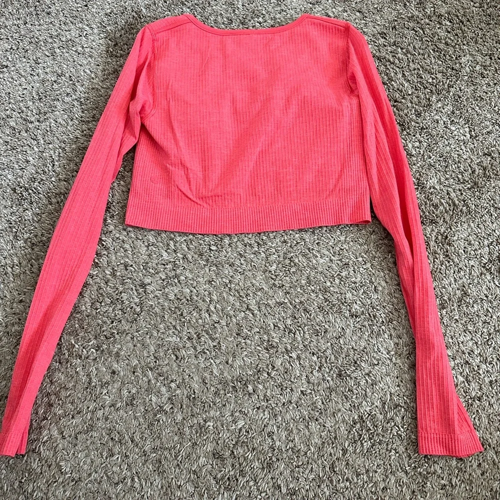 Lululemon long sleeve wokrout top - Picture 2 of 2